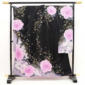 振袖 着物 金彩加工 黒 紫 ぼかし 薔薇 バラ 桜 チェーン 蝶 星 成人式 二十歳 中古 仕立て上がり 身丈162 裄66 Ｍサイズ みやがわ sb12347